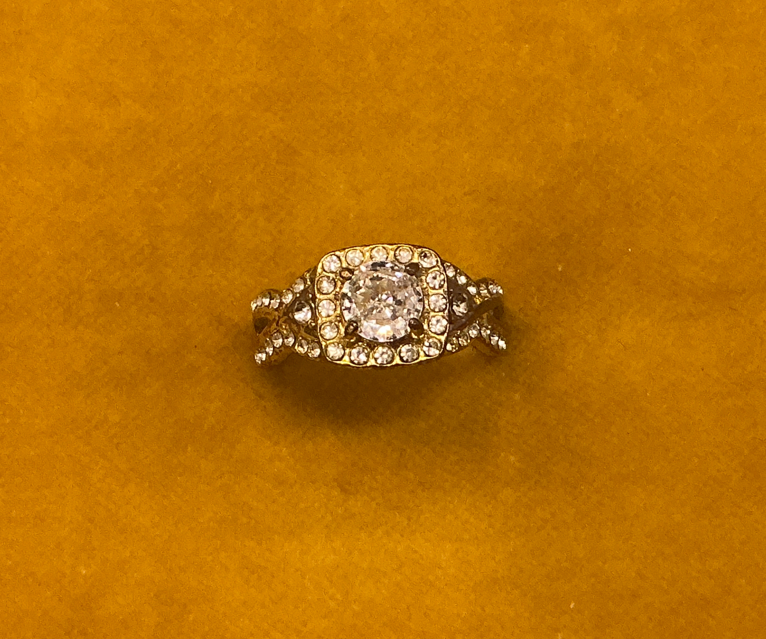 Briliantov&yacute; prsten